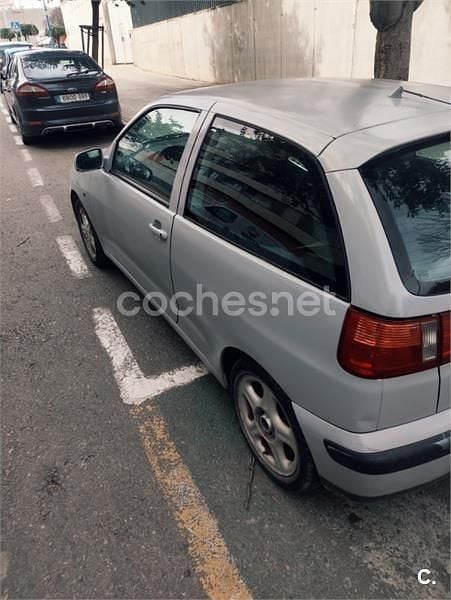 Usado Seat Ibiza Sport 90 CV (66 kW) 2001 Gris / plata Utilitario