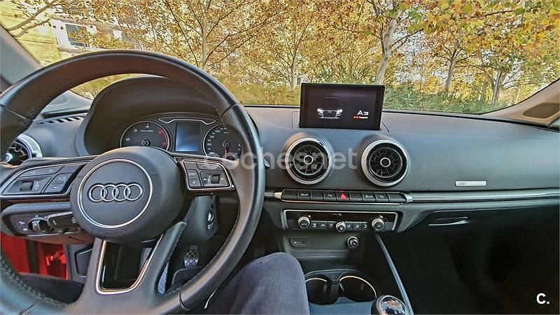 Usado Audi A3 Sport 116 CV (85 kW) 2018 Rojo Berlina