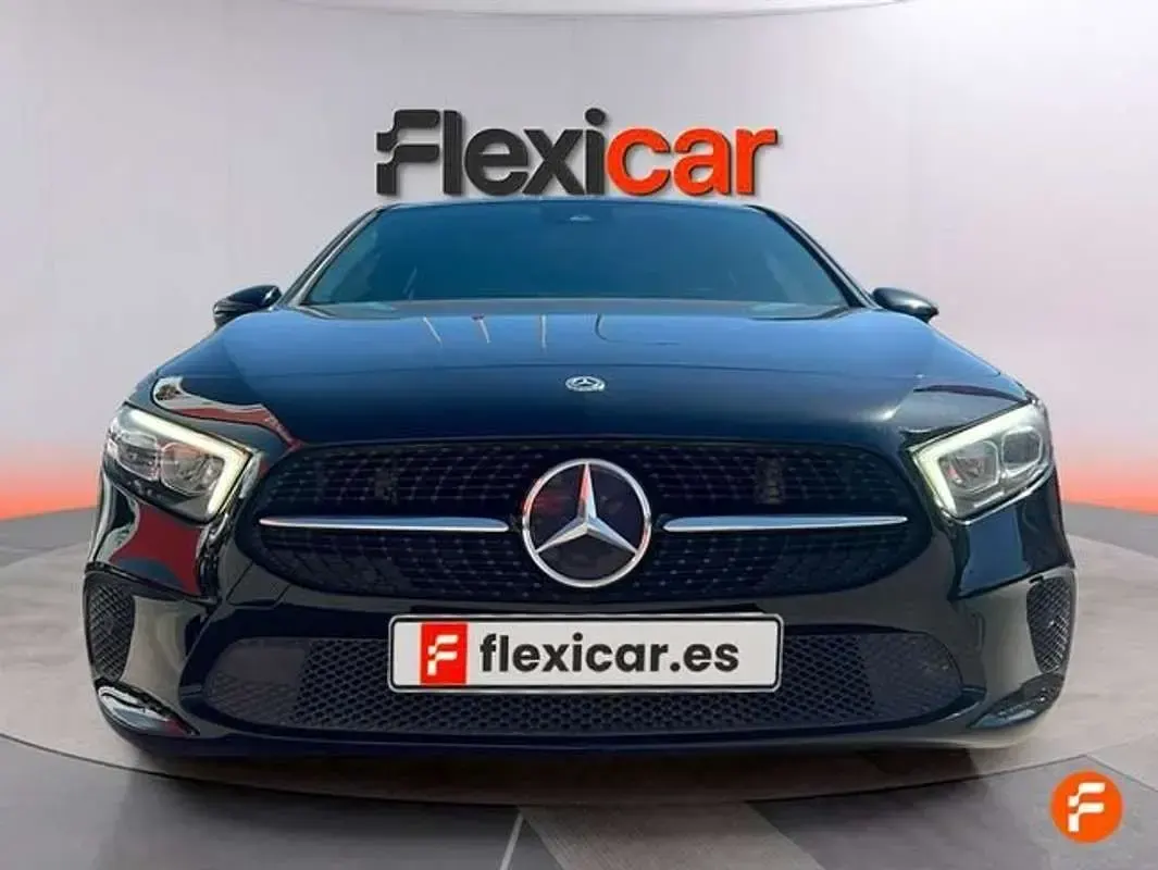 Usado Mercedes A180 109 CV (80 kW) 2019 Negro Utilitario