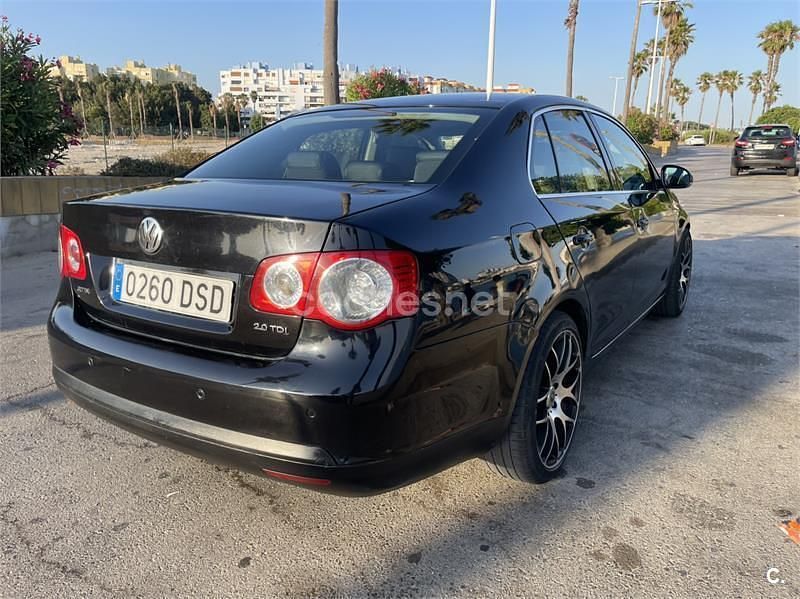 Usado VW Jetta Advance 140 CV (102 kW) 2007 Negro Berlina
