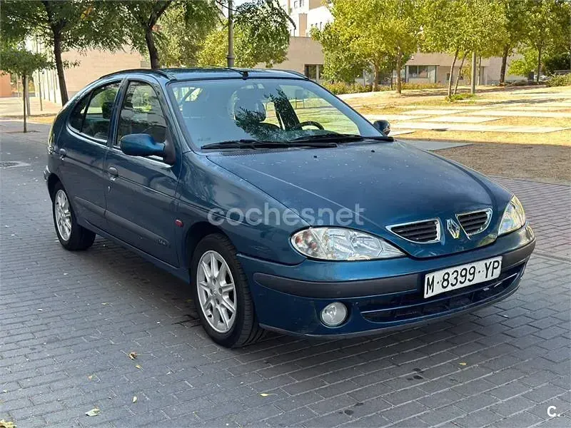 Usado Renault Mégane 95 CV (69 kW) 2000 Azul Berlina