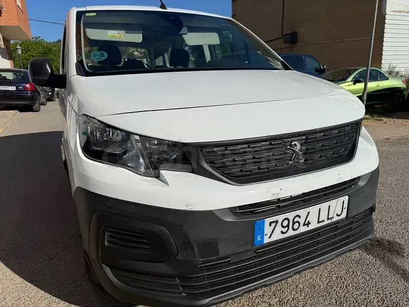 Usado Peugeot Rifter Active 100 CV (73 kW) 2021 Blanco Monovolumen