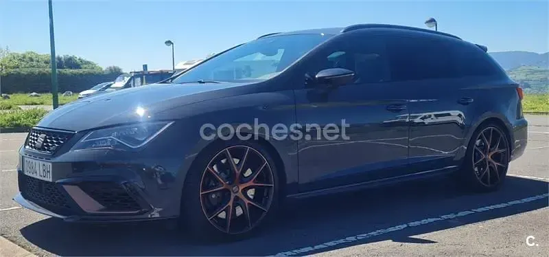 Usado Seat Leon ST 4Drive 300 CV (220 kW) 2019 Gris / plata Familiar