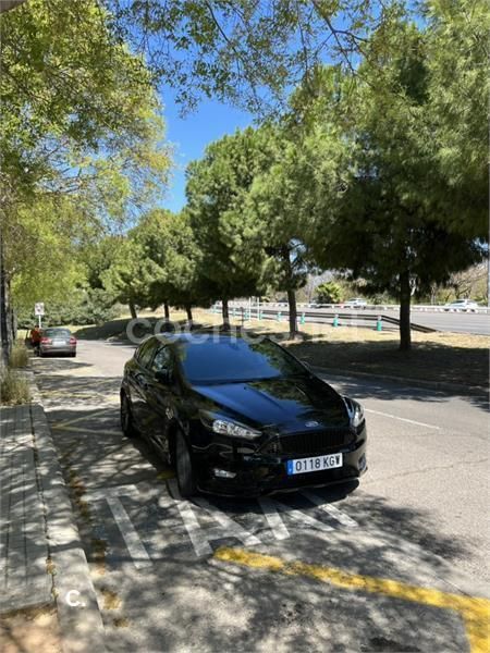 Usado Ford Focus ST-Line 125 CV (91 kW) 2018 Negro Berlina