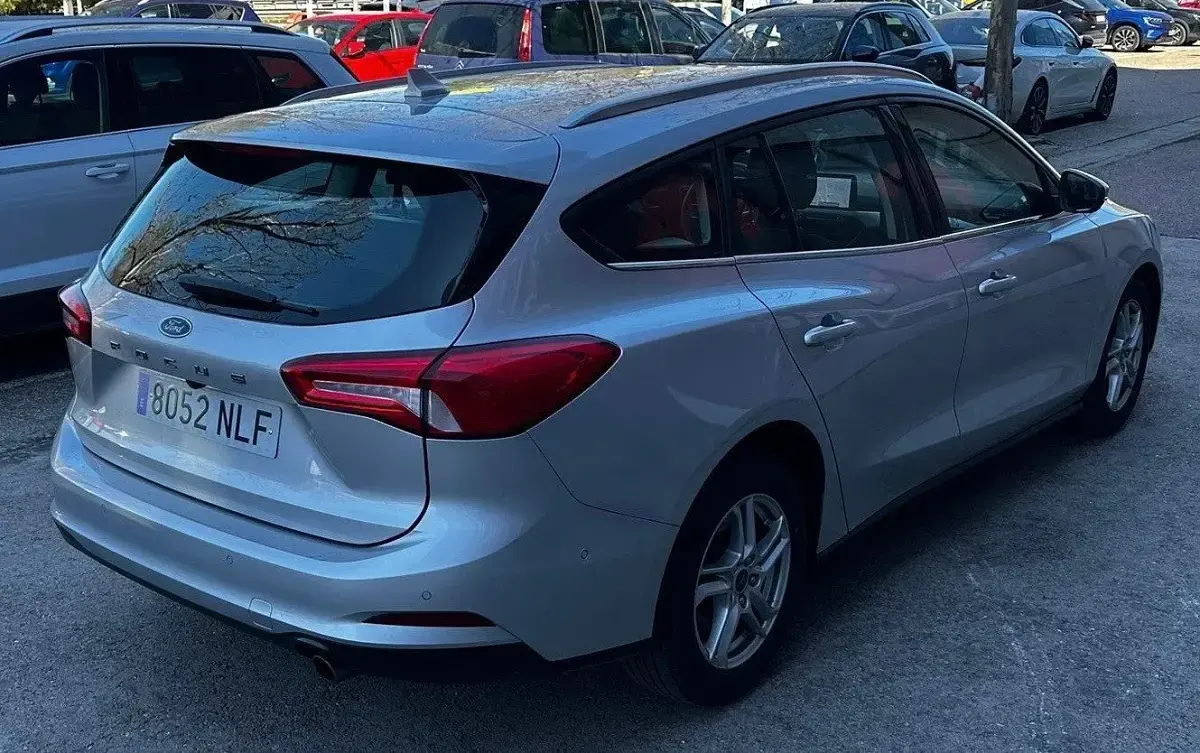 Usado Ford Focus Trend+ 120 CV (88 kW) 2021 Gris Familiar
