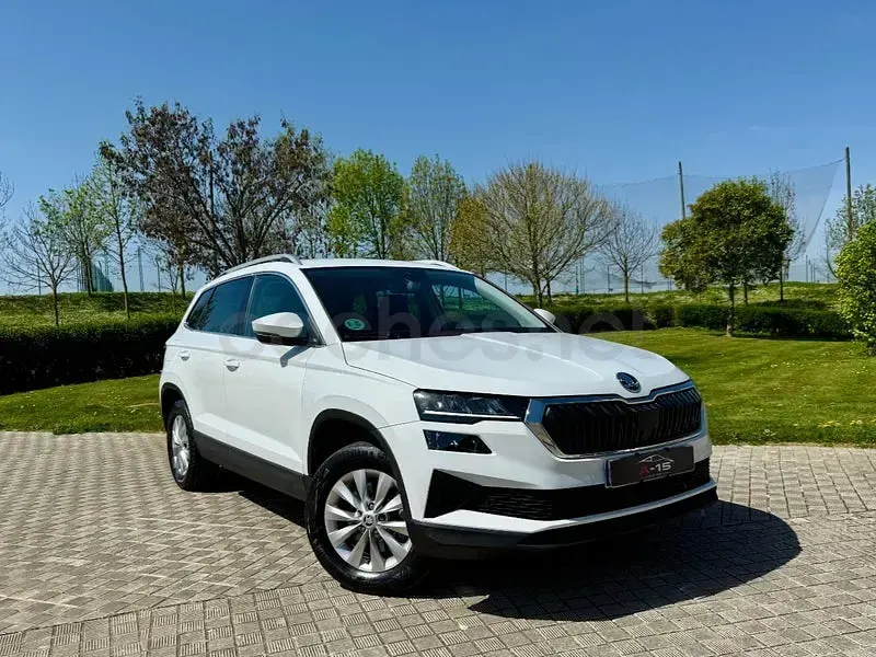 Usado Skoda Karoq Ambition 150 CV (110 kW) 2022 Blanco SUV
