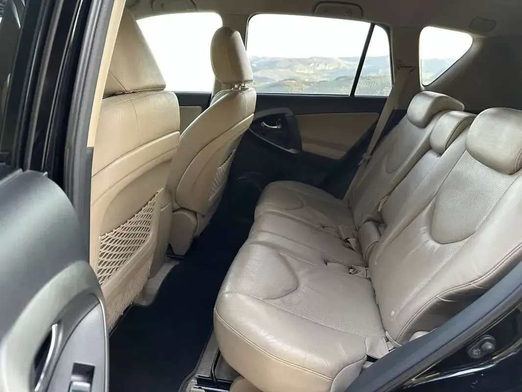 Usado Toyota RAV4 Executive 150 CV (110 kW) 2010 Negro SUV