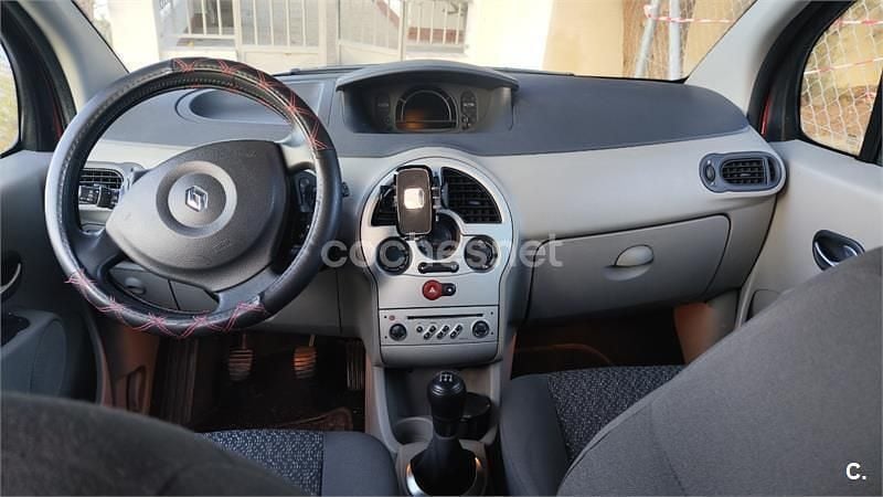 Usado Renault Modus Expression 80 CV (58 kW) 2005 Rojo Monovolumen