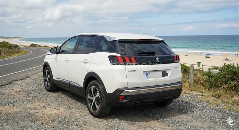 Usado Peugeot 3008 Allure 130 CV (95 kW) 2017 Blanco SUV