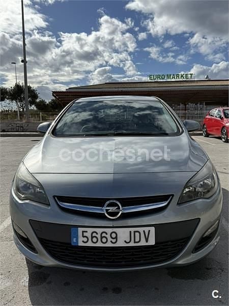 Usado Opel Astra Selective 115 CV (84 kW) 2015 Gris / plata Berlina