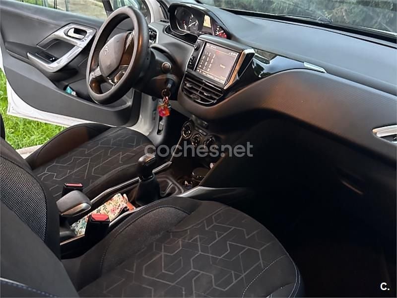 Usado Peugeot 2008 Signature Sky 82 CV (60 kW) 2018 Blanco SUV
