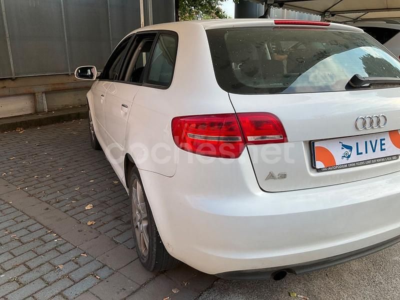 Usado Audi A3 Attraction 105 CV (77 kW) 2011 Blanco Berlina