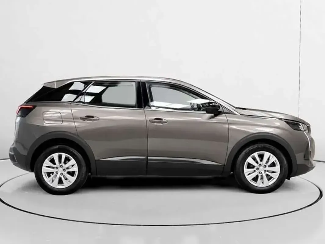 Usado Peugeot 3008 Active 131 CV (96 kW) 2022 Gris SUV