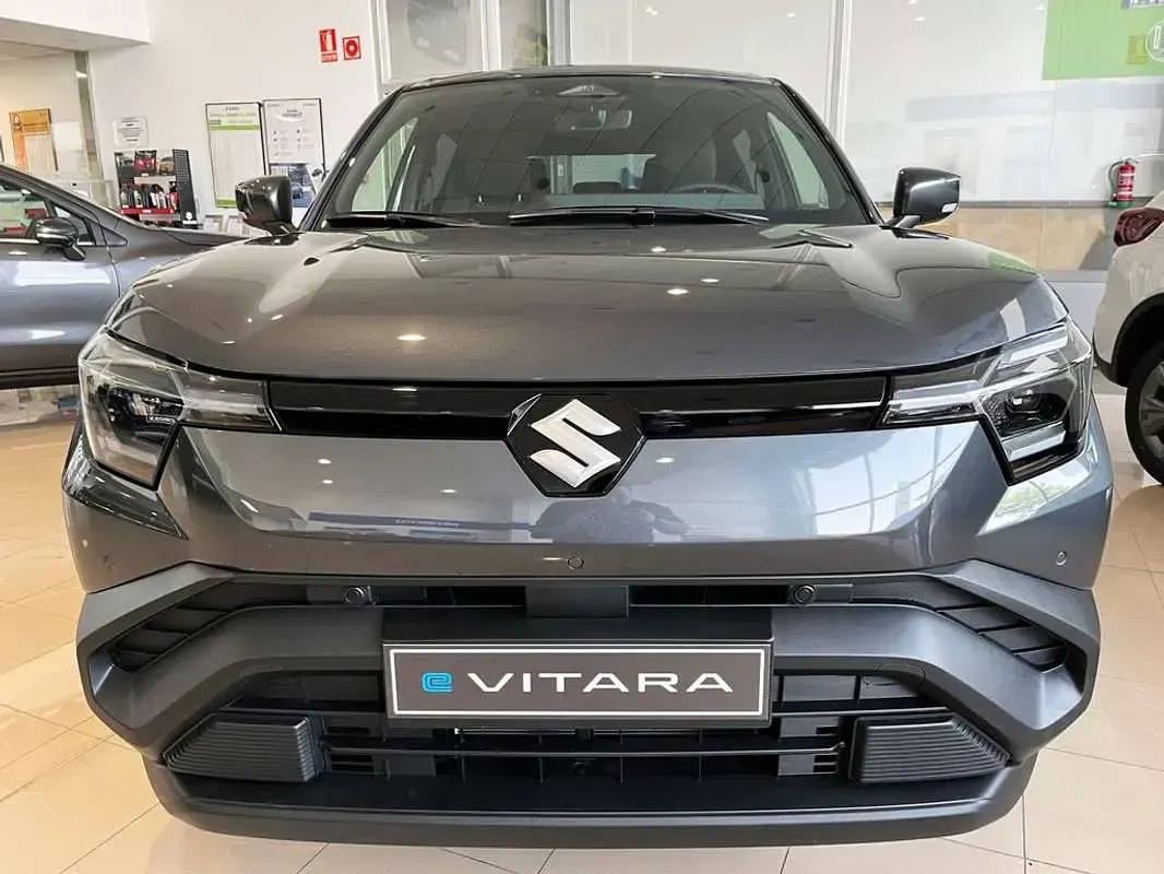 Nuevo Suzuki e-Vitara 105 kW (143 CV) 2026 Gris SUV