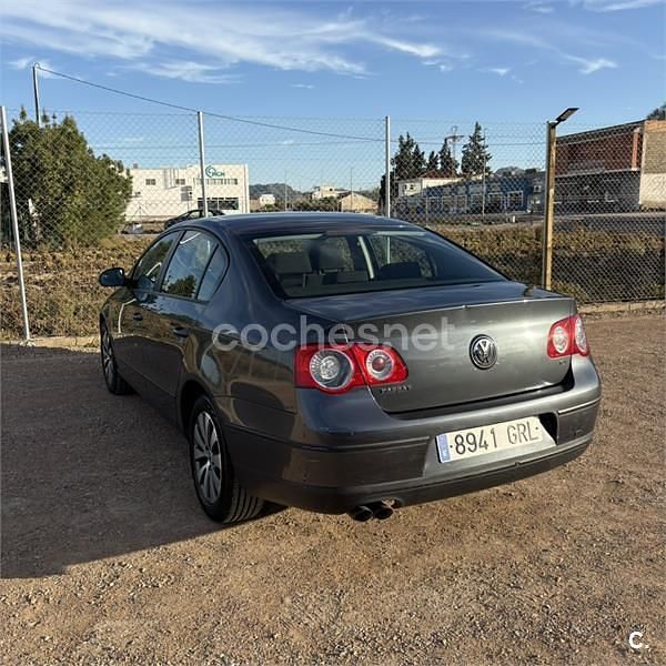 Begagnad Seat Leon Reference 90 HK (66 kW) 2013 Svart Sedan