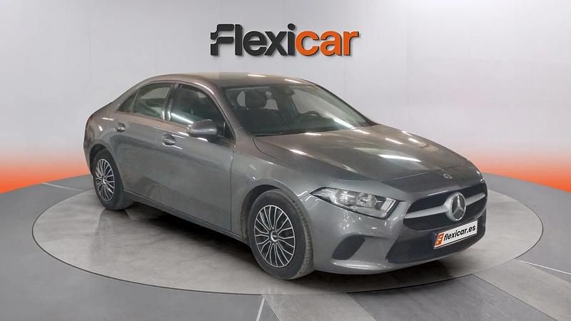 Usado Mercedes A180 116 HP (85 kW) 2020 Cinzento Sedan