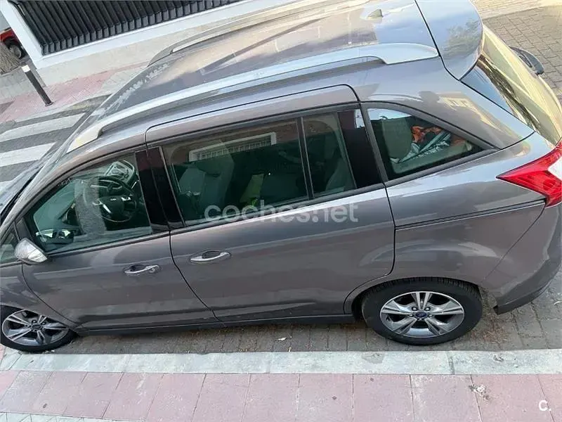 Usado Ford Grand C-Max 125 CV (91 kW) 2015 Gris / plata Monovolumen