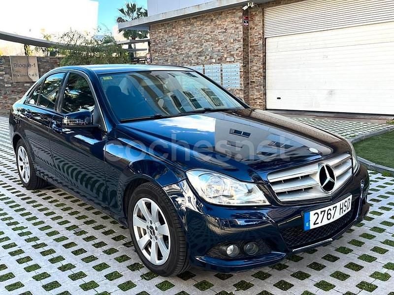Usado Mercedes C180 Edition 120 CV (88 kW) 2013 Azul Berlina