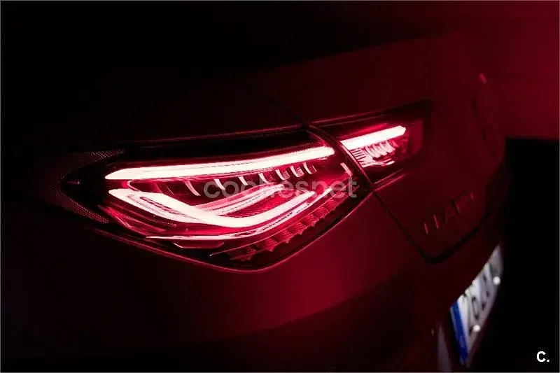 Usado Mercedes CLA180 136 CV (100 kW) 2023 Gris / plata Berlina