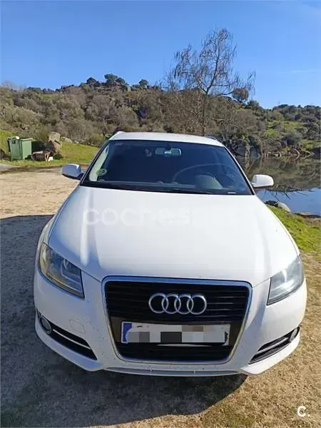 Usado Audi A3 Sportback Attraction 140 CV (102 kW) 2012 Blanco Utilitario