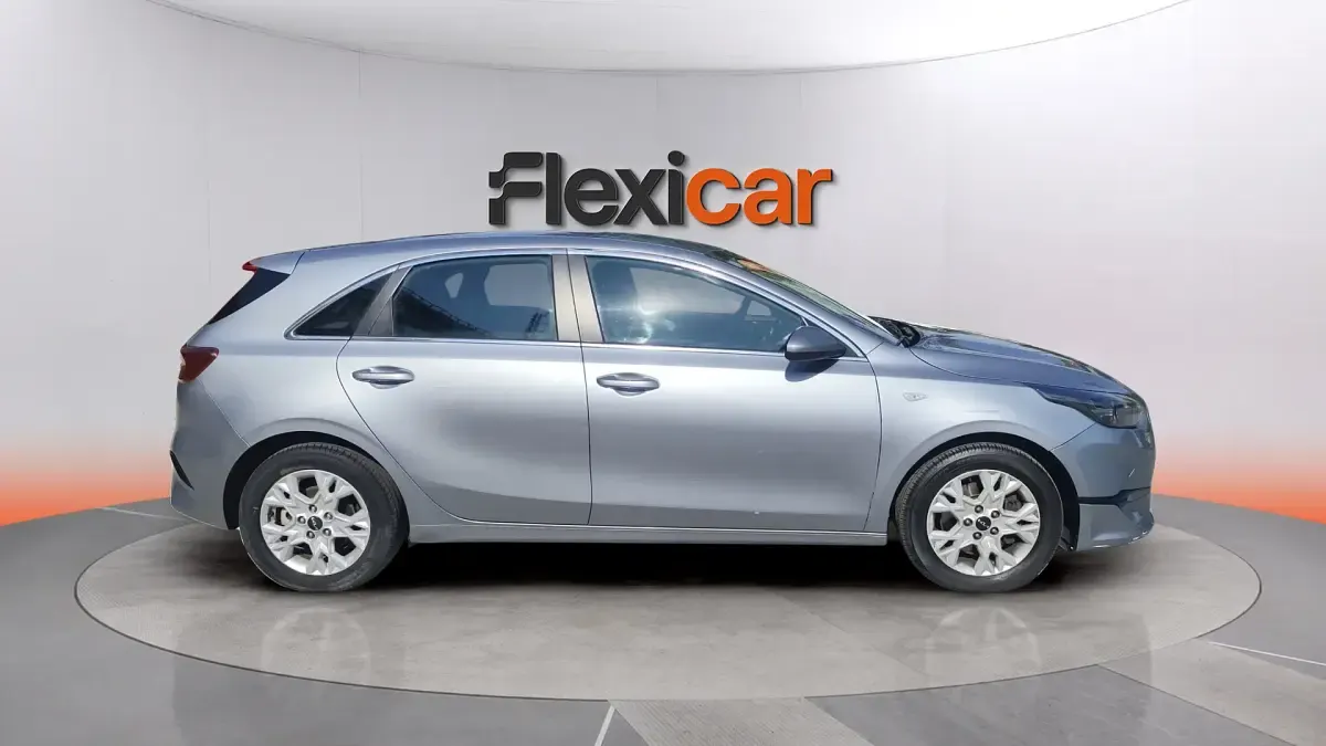 Usado Kia Ceed 136 CV (100 kW) 2023 Gris Utilitario