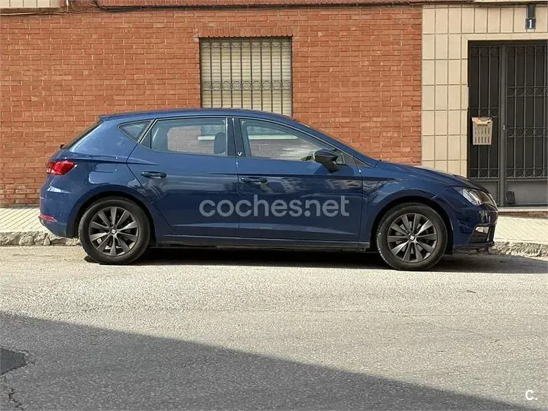 Usado Seat Leon Style 125 CV (91 kW) 2018 Azul Berlina