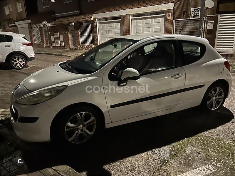 Usado Peugeot 207 70 CV (51 kW) 2008 Blanco Berlina