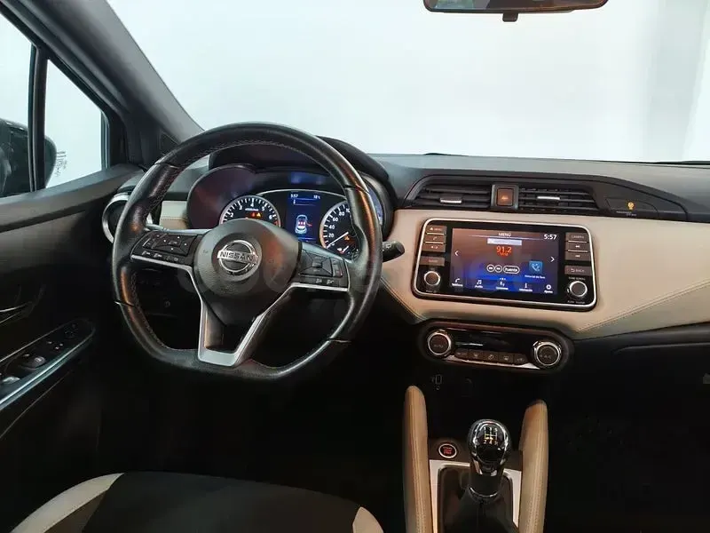 Usado Nissan Micra 92 CV (67 kW) 2022 Gris / plata Utilitario