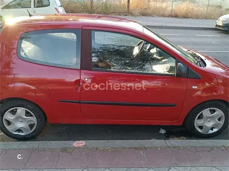 Usado Renault Twingo Authentique 65 CV (47 kW) 2008 Rojo Utilitario