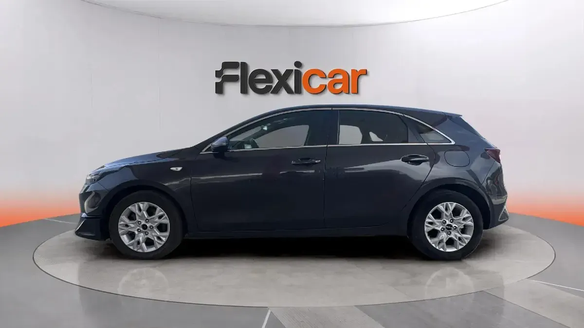 Usado Kia Ceed 120 CV (88 kW) 2023 Gris Utilitario