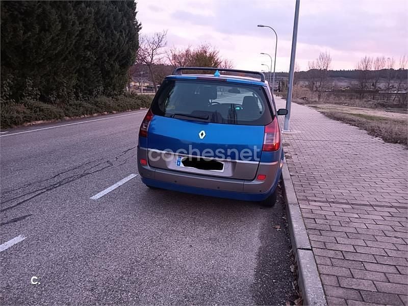 Usado Renault Grand Scénic II Expression 120 CV (88 kW) 2004 Azul Monovolumen