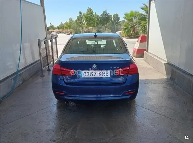 Usado BMW 318 150 CV (110 kW) 2018 Azul Berlina