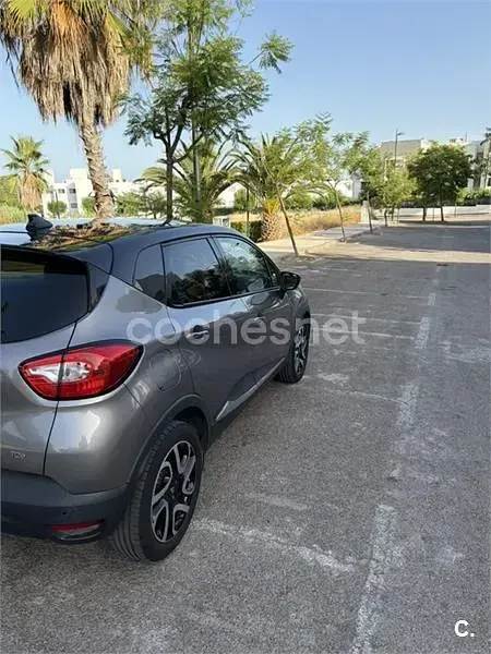 Usado Renault Captur Zen 120 CV (88 kW) 2015 Gris / plata SUV