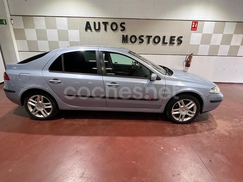 Gris / plata Usado 2001 Renault Laguna II Dynamique Berlina | 1495 € (Precio justo) - Imagen 1/4