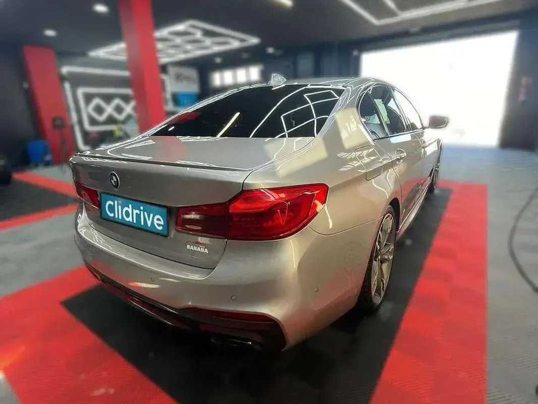 Usado BMW M550 400 CV (294 kW) 2018 Gris Berlina