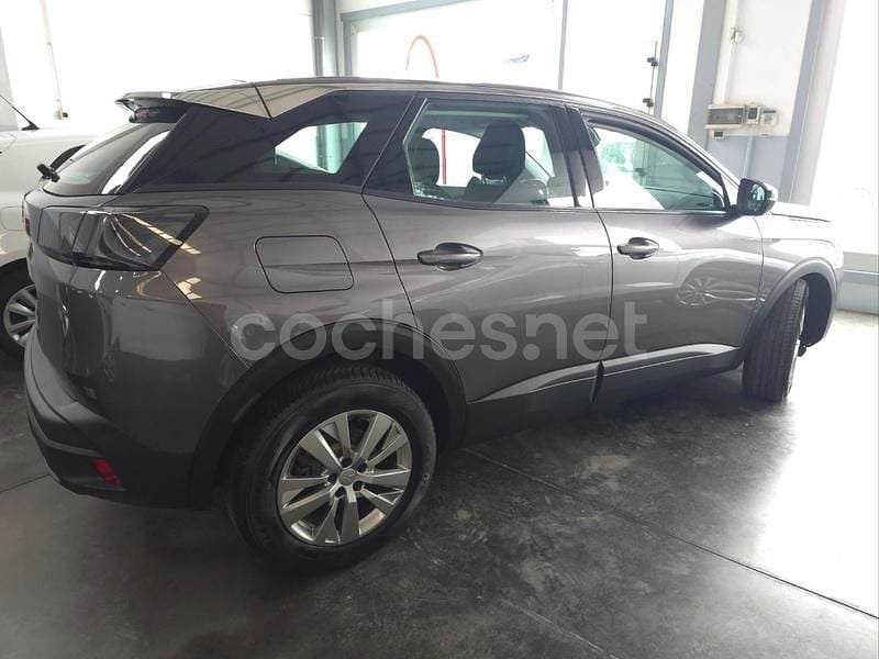 Usado Peugeot 3008 Active 130 CV (95 kW) 2021 Gris / plata SUV