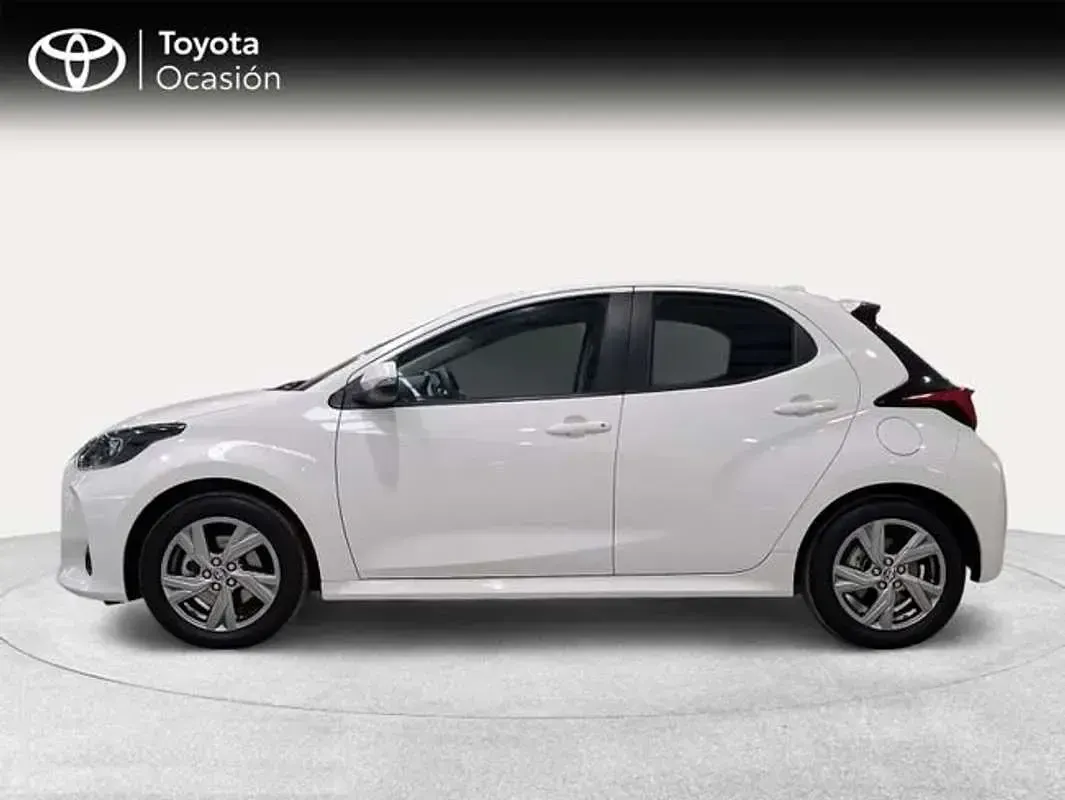 Usado Toyota Yaris Active 116 CV (85 kW) 2025 Blanco Utilitario