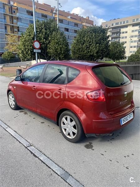Usado Seat Altea 105 CV (77 kW) 2006 Granate Monovolumen