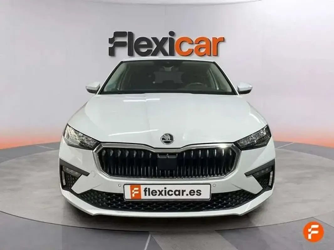 Usado Skoda Scala Essence 116 CV (85 kW) 2024 Blanco Utilitario