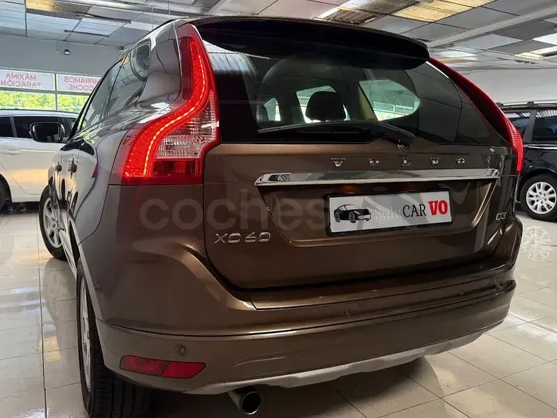 Usado Volvo XC60 Kinetic 150 CV (110 kW) 2016 Marrón SUV