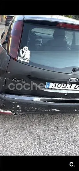 Usado Ford Focus Trend 100 CV (73 kW) 2004 Gris / plata Berlina