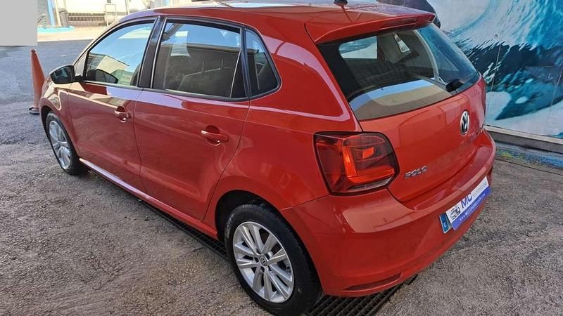 Usado VW Polo Advance 90 CV (66 kW) 2016 Rojo Utilitario