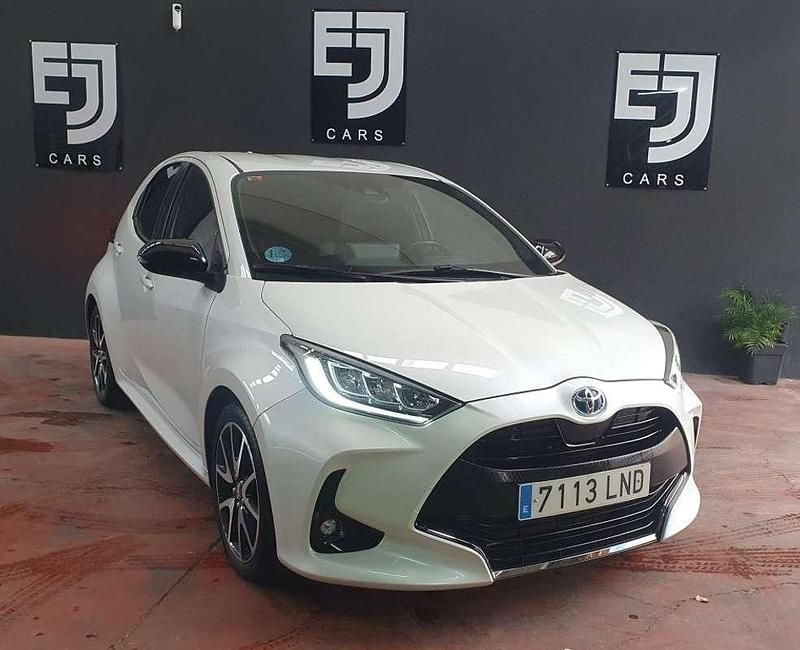 Usado Toyota Yaris Hybrid Style 116 CV (85 kW) 2021 Blanco Utilitario