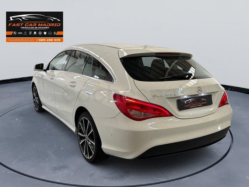 Usado Mercedes CLA200 Shooting Brake 136 CV (100 kW) 2017 Blanco Familiar
