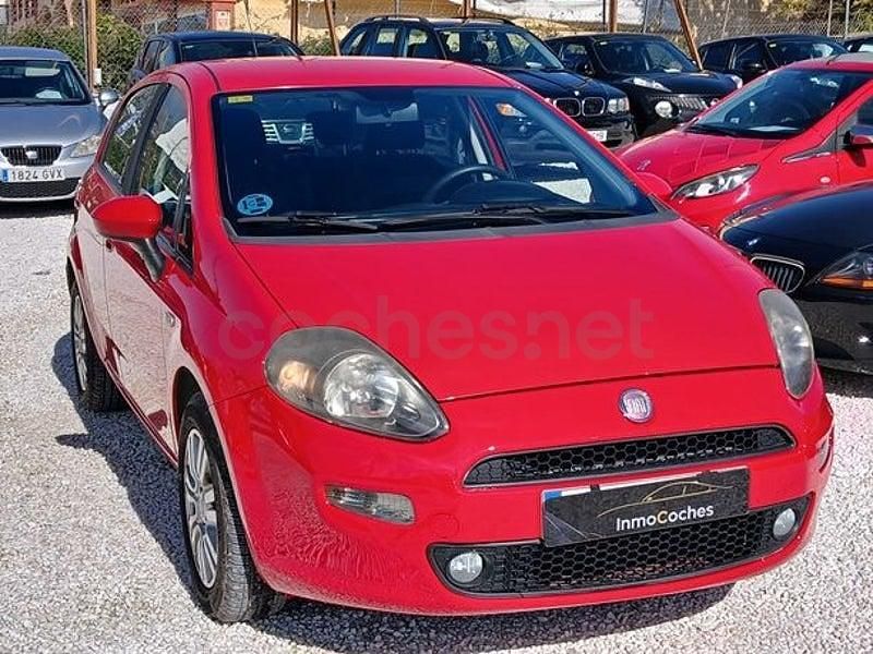 Usado Fiat Punto Easy 77 CV (56 kW) 2015 Rojo Utilitario