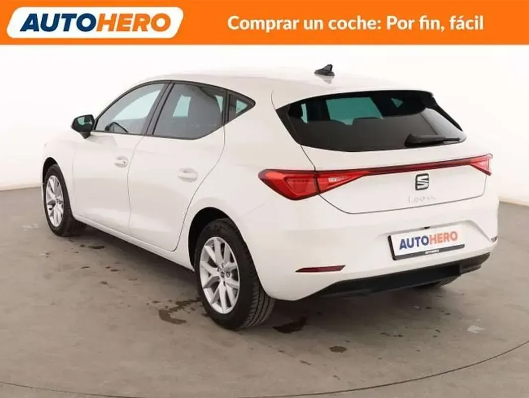 Usado Seat Leon Style 110 CV (80 kW) 2021 Blanco Berlina