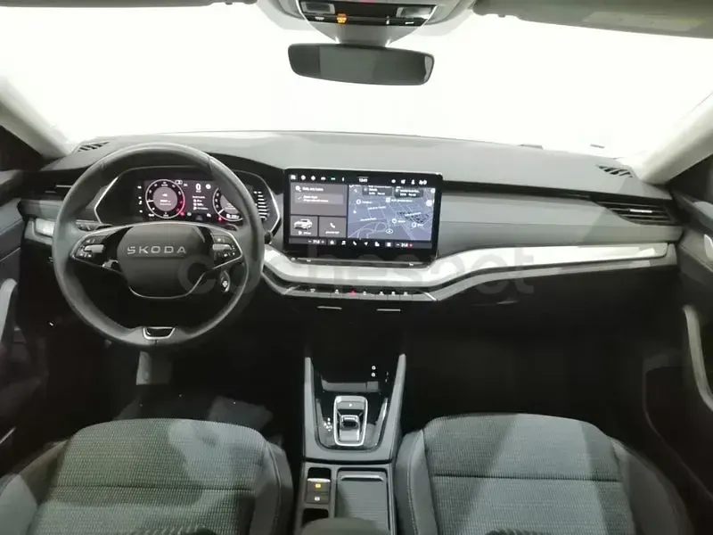 Usado Skoda Octavia Selection 150 CV (110 kW) 2025 Gris / plata Familiar