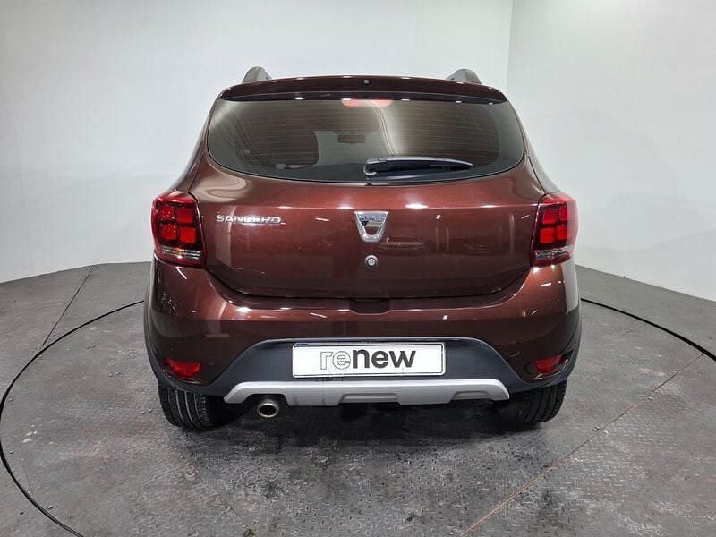 Usado Dacia Sandero Stepway Ambiance 90 CV (66 kW) 2017 Marrón Berlina