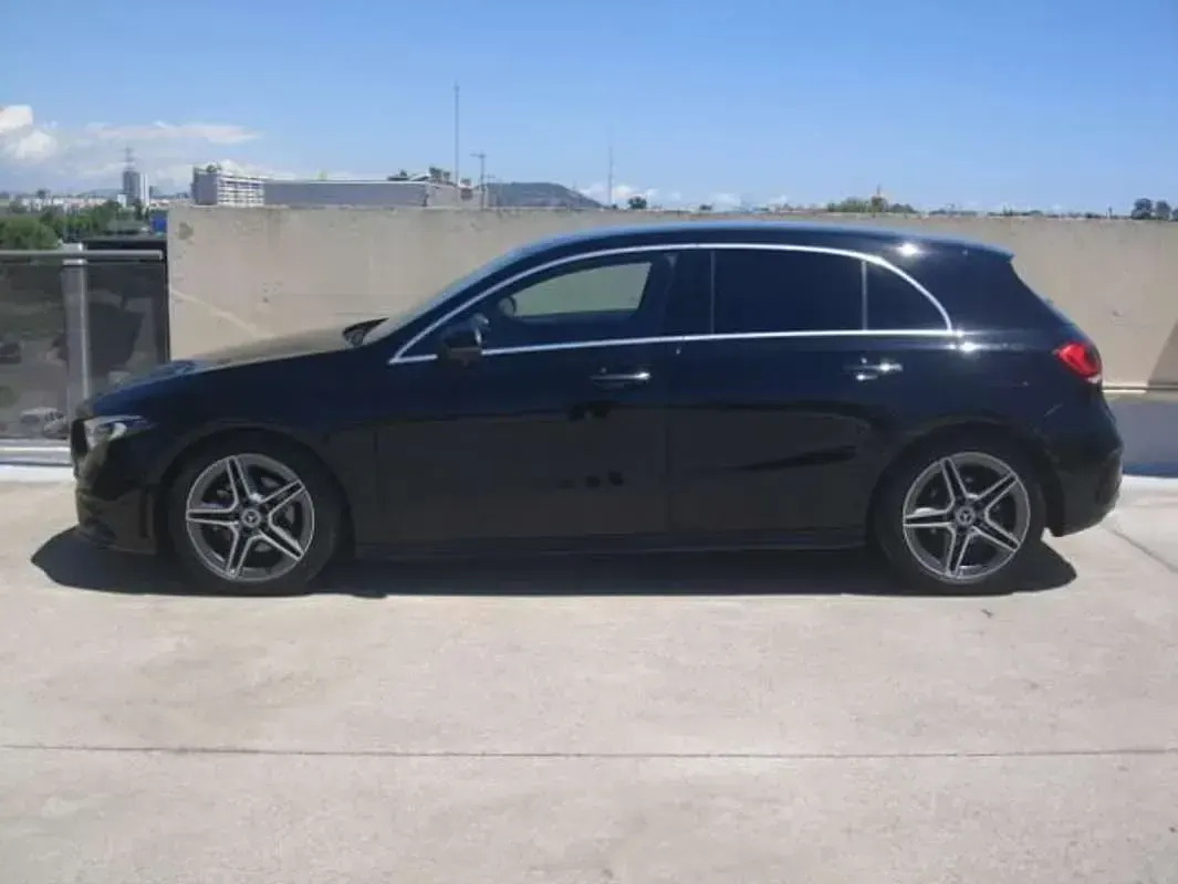 Usado Mercedes A180 Elegance 109 CV (80 kW) 2022 Negro Utilitario