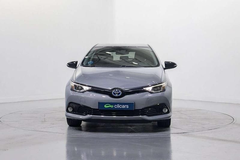 Usado Toyota Auris Hybrid 99 CV (72 kW) 2017 Plateado Berlina
